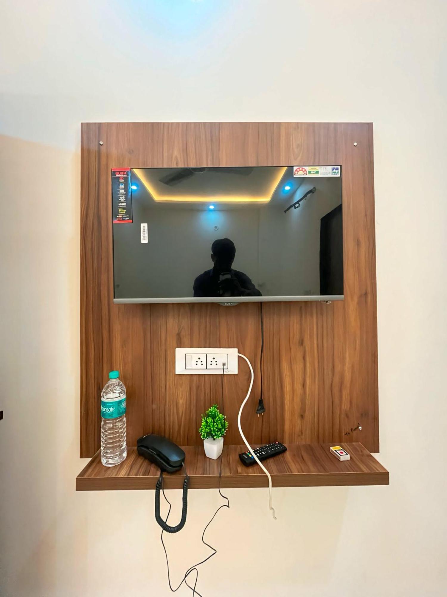 Hotel Pooja ジャイプール エクステリア 写真